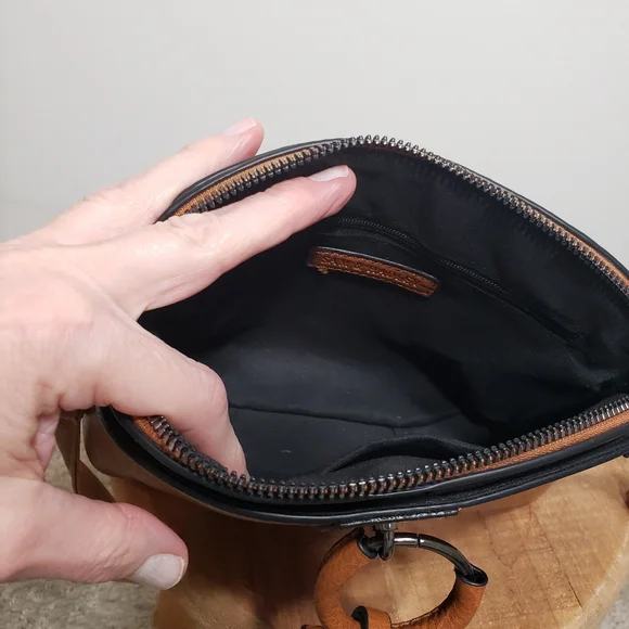 Like New, Sam&Hadley vegan textured grain purse - Picture 12 of 15